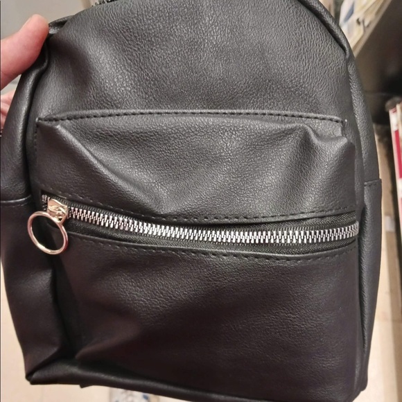 Women’s Small Black Leather Backpack. - Picture 3 of 3